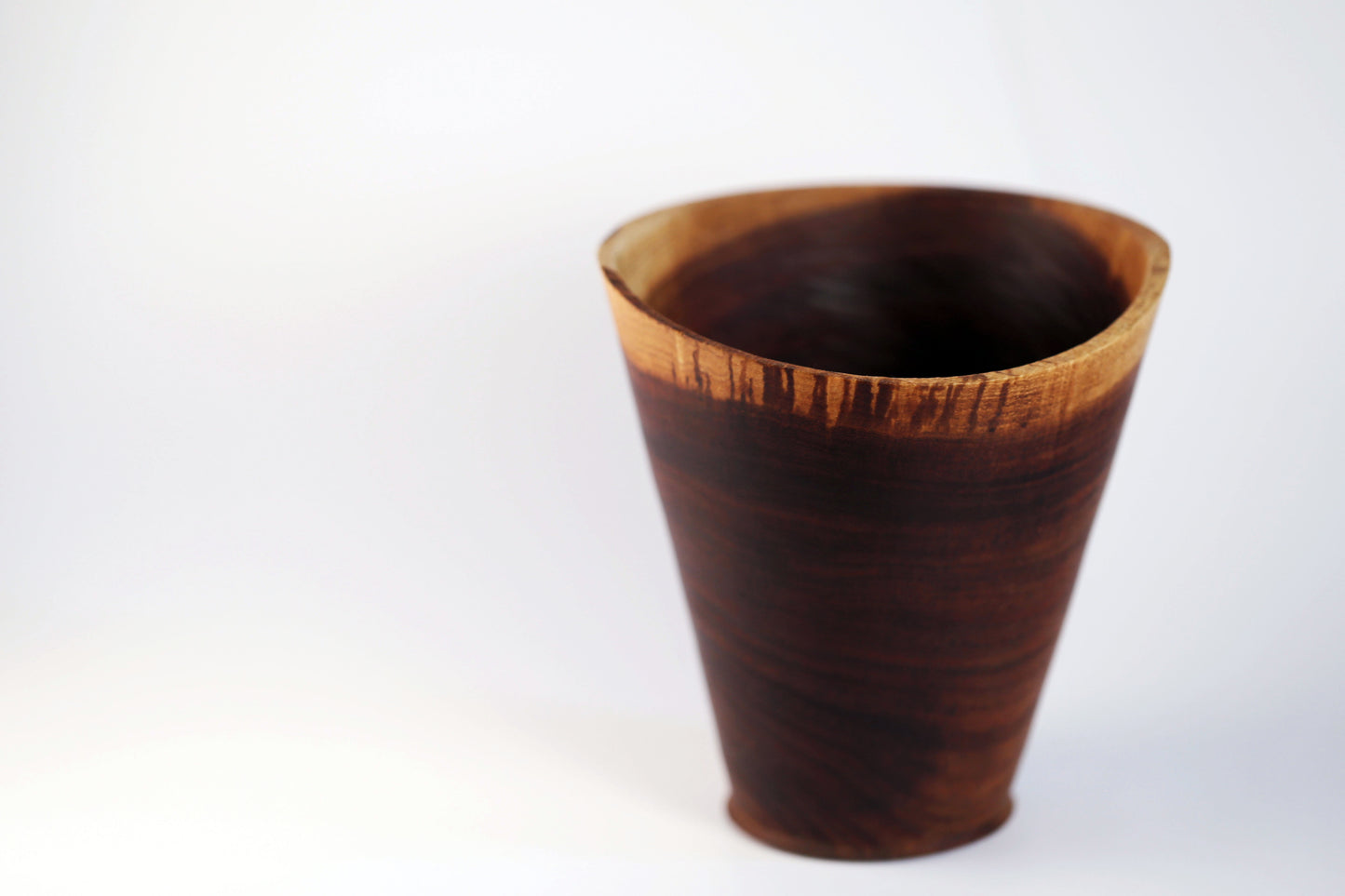 Black Acacia Streaked Vessel
