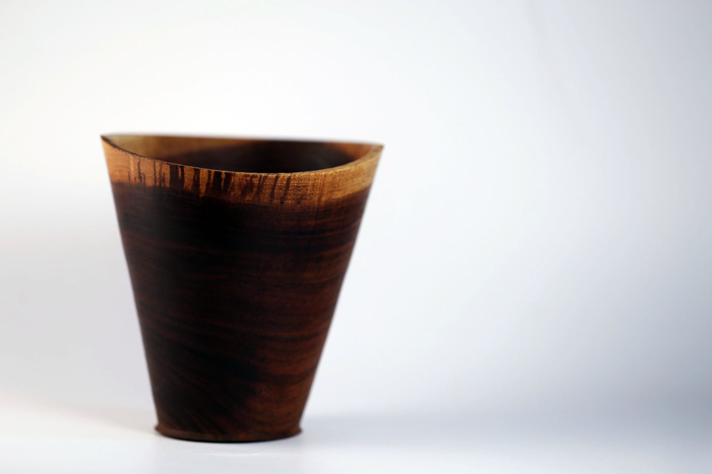 Black Acacia Streaked Vessel